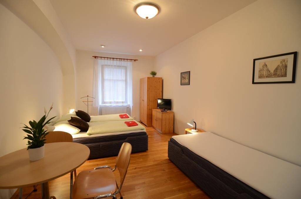 Apartments Karlin Praga Habitación foto